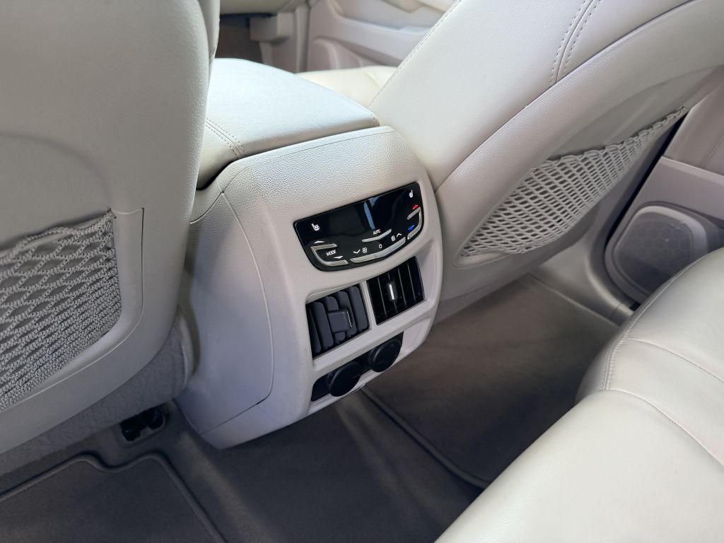 Photo 22 of this CADILLAC SRX