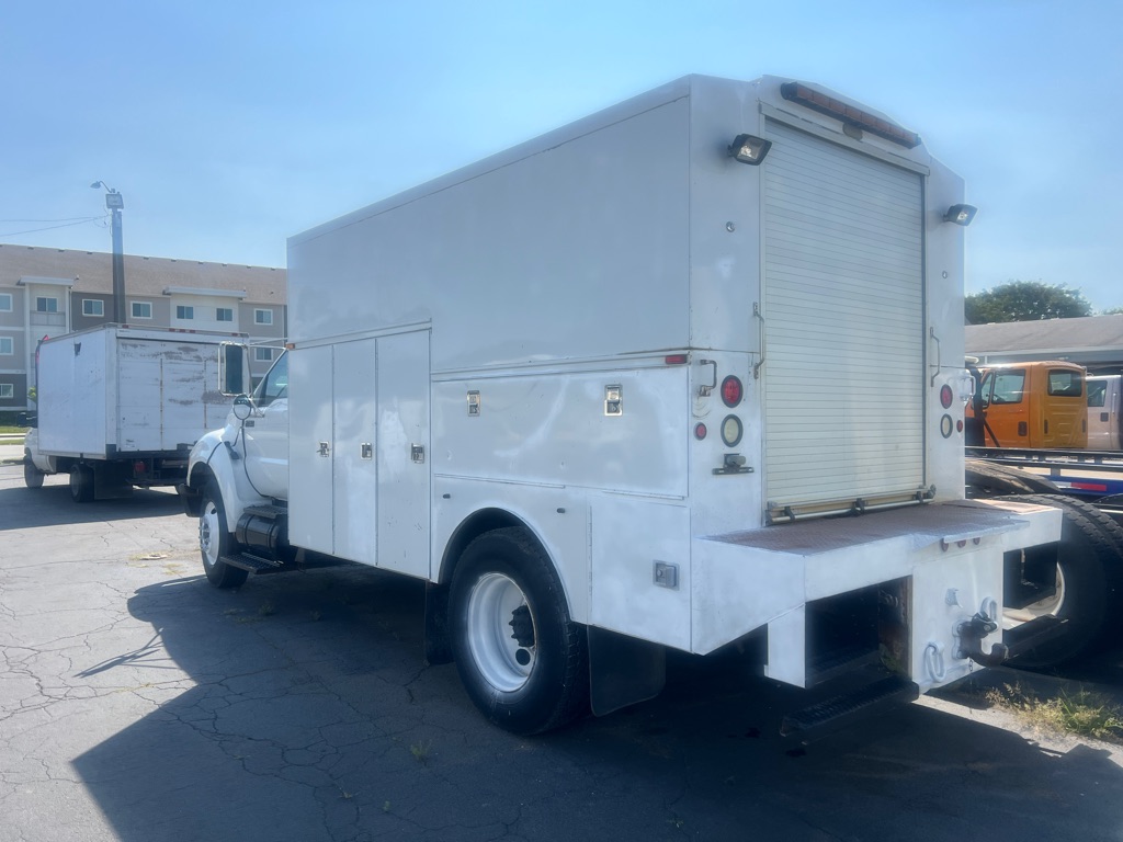 Photo 3 of this FORD F750
