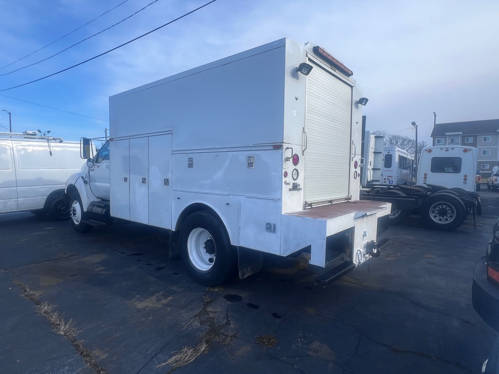Photo 5 of this FORD F750