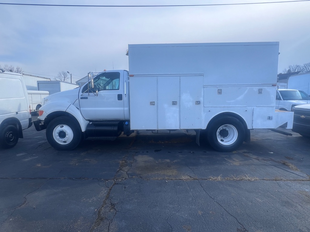 Photo 2 of this FORD F750