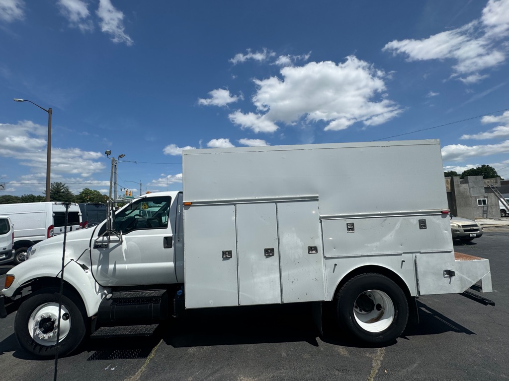 Photo 13 of this FORD F750