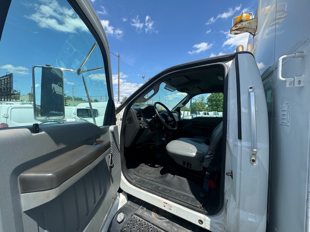 Photo 17 of this FORD F750