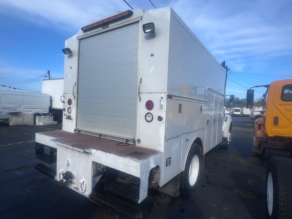 Photo 6 of this FORD F750