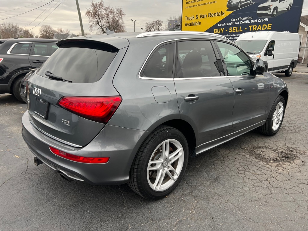 Photo 2 of this AUDI Q5