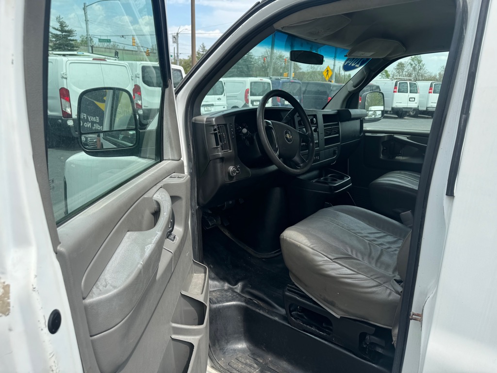 Photo 17 of this CHEVROLET EXPRESS G2500