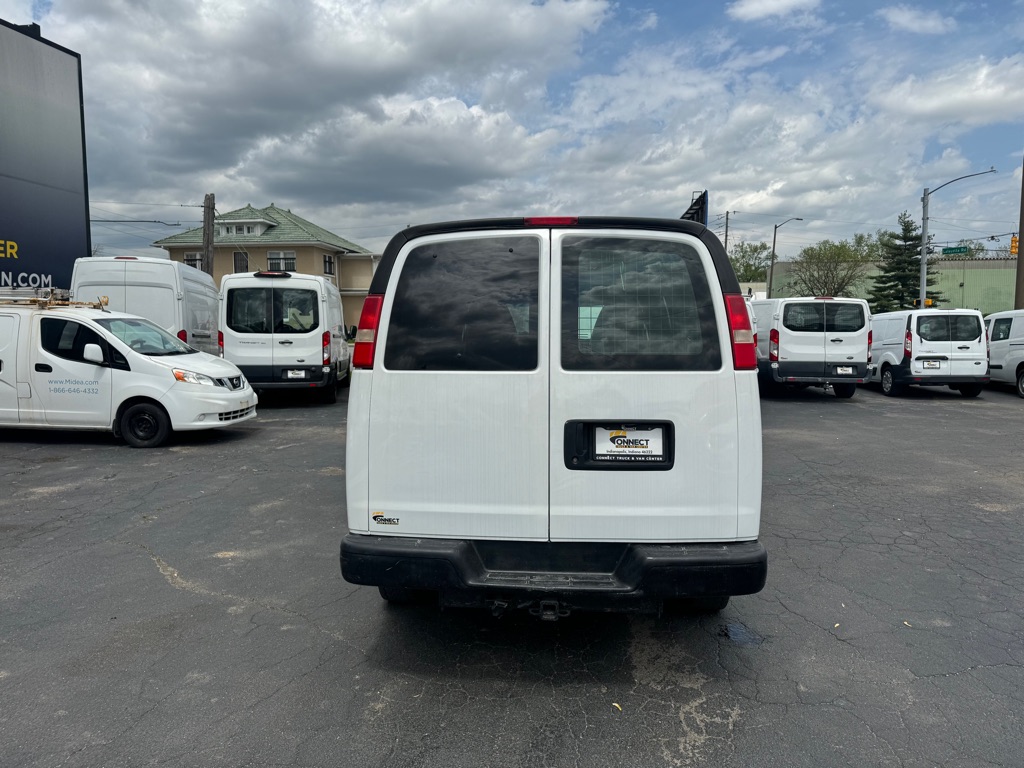 Photo 15 of this CHEVROLET EXPRESS G2500