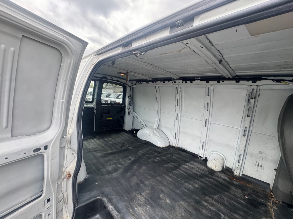 Photo 19 of this CHEVROLET EXPRESS G2500