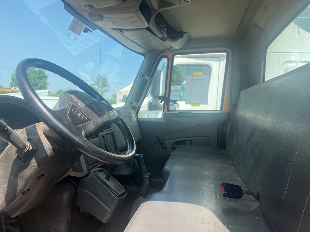 Photo 4 of this INTERNATIONAL 4300