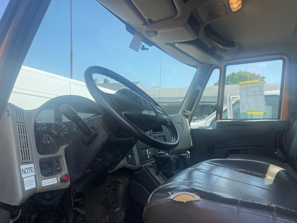 Photo 3 of this INTERNATIONAL 4300