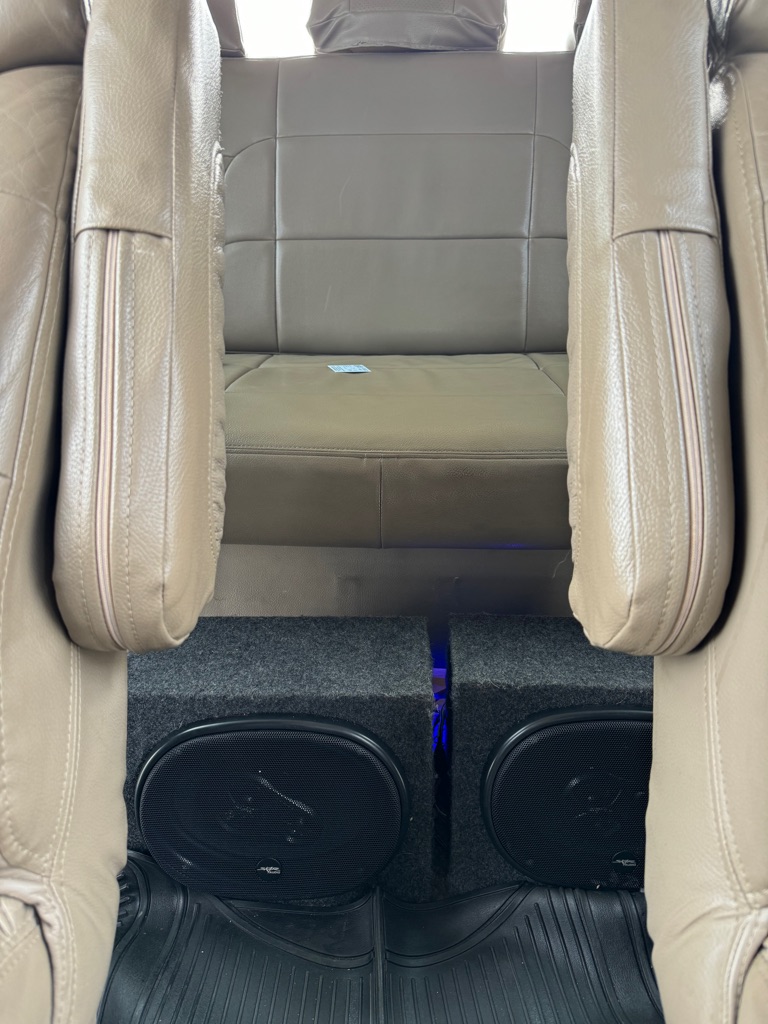 Photo 16 of this CHEVROLET EXPRESS G1500