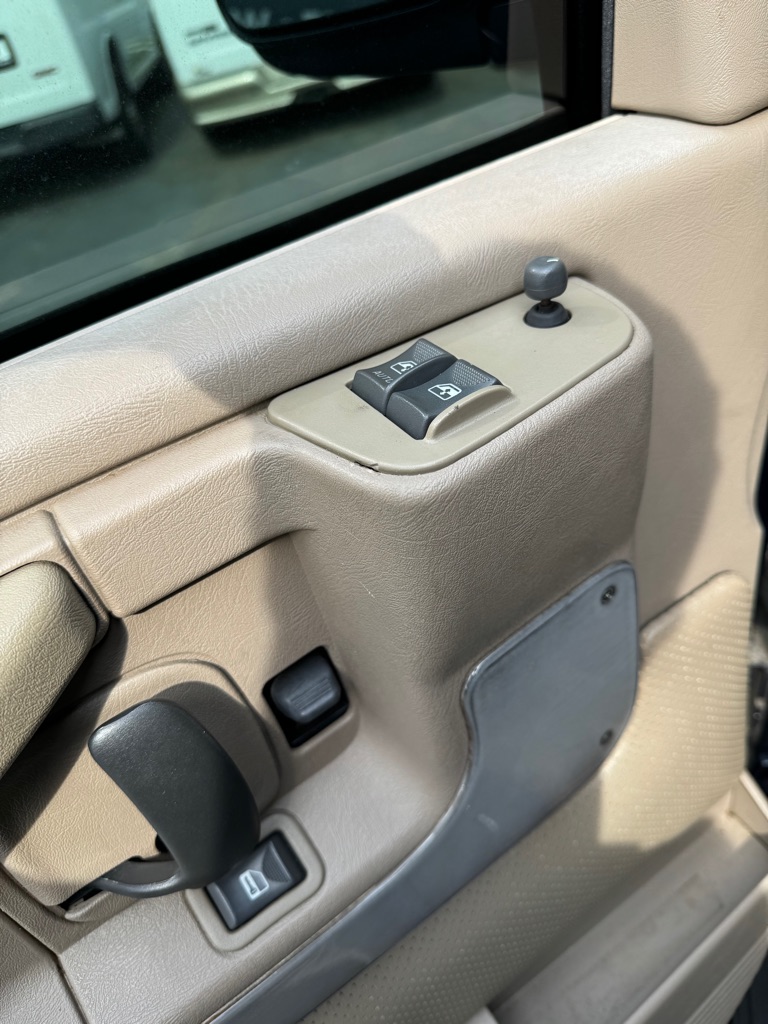 Photo 19 of this CHEVROLET EXPRESS G1500