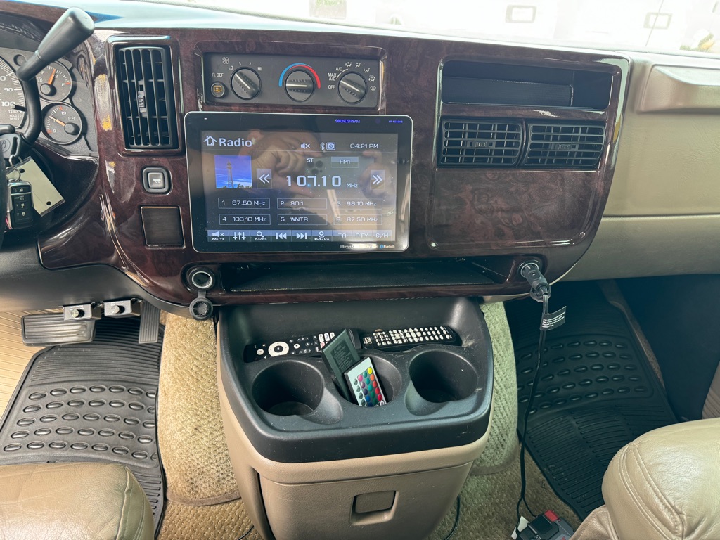 Photo 21 of this CHEVROLET EXPRESS G1500