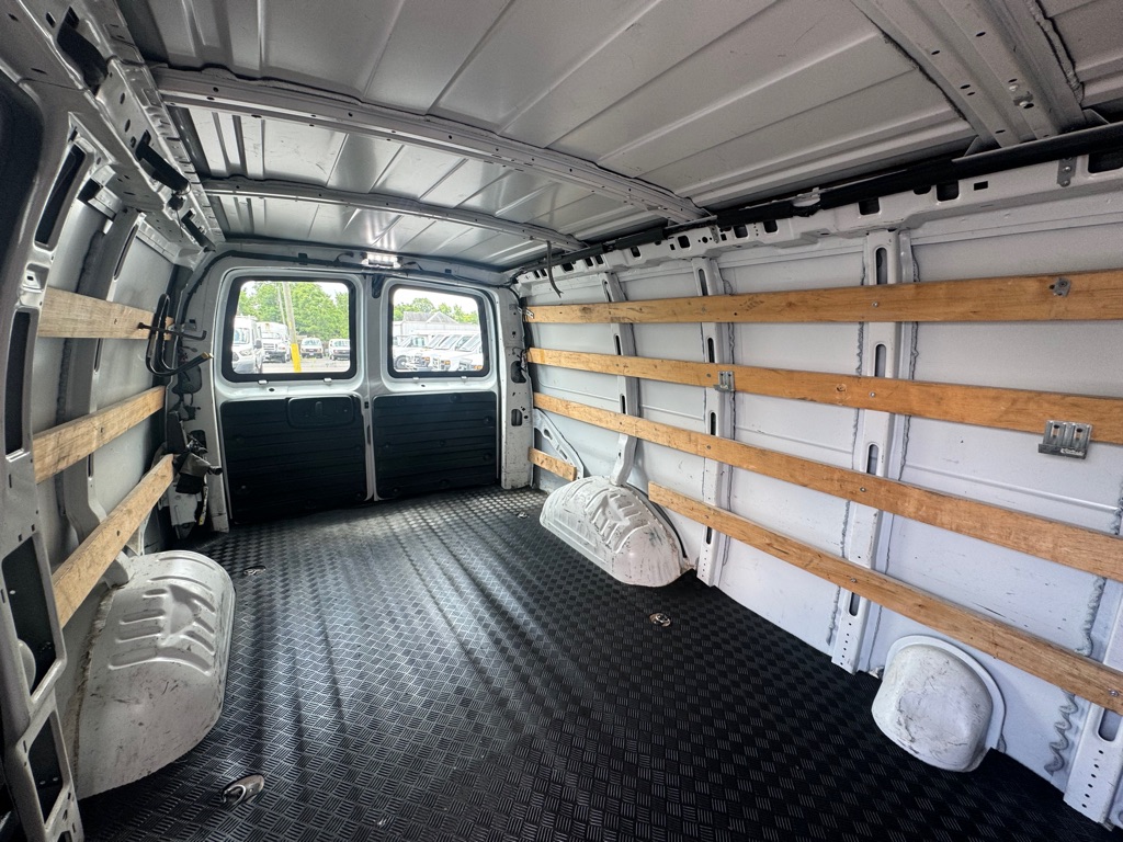 Photo 14 of this GMC SAVANA