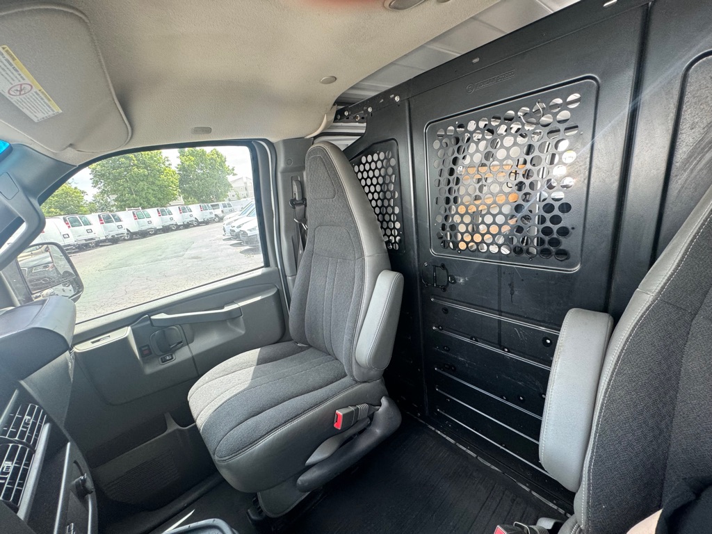 Photo 26 of this GMC SAVANA
