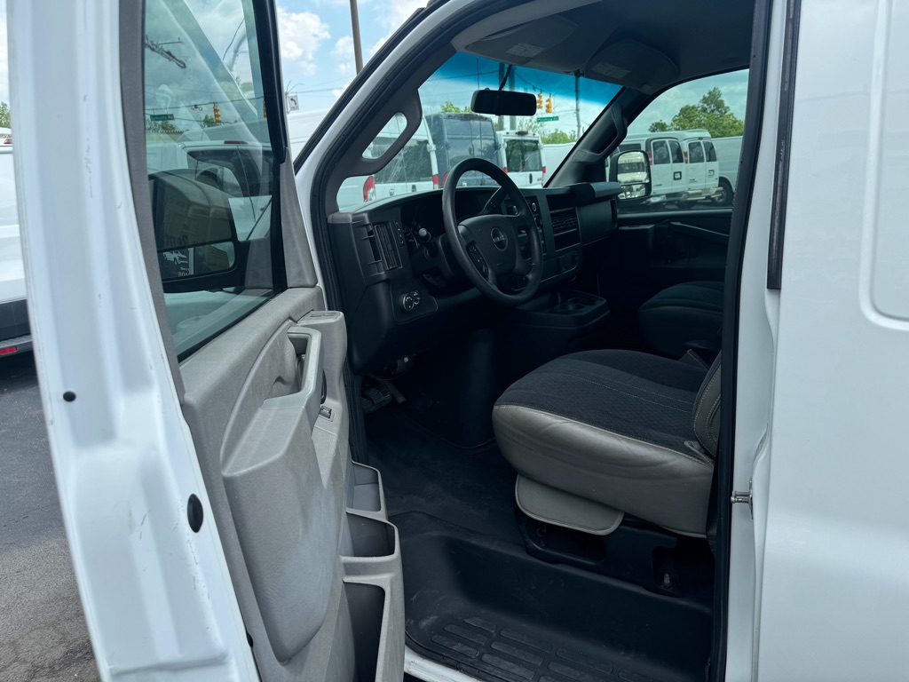 Photo 9 of this GMC SAVANA