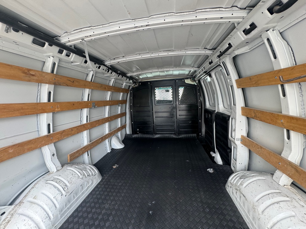 Photo 13 of this GMC SAVANA