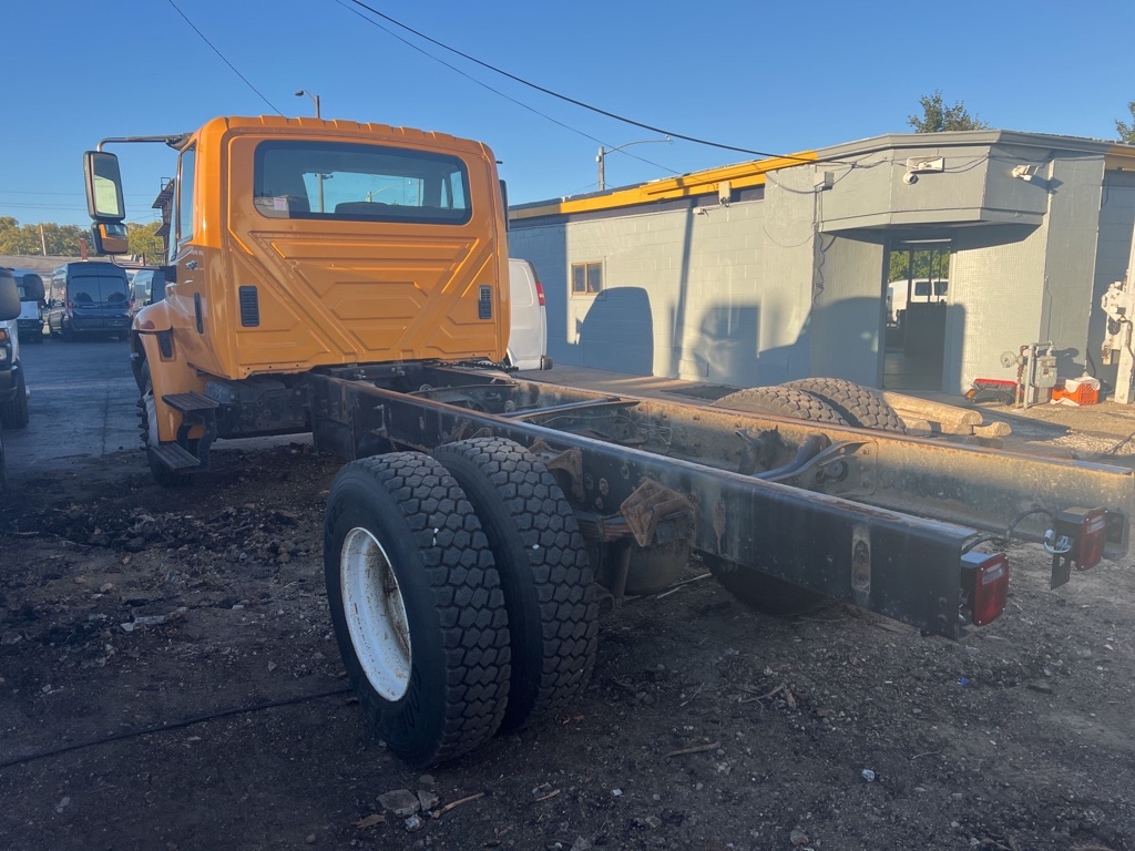 Photo 2 of this INTERNATIONAL 4300