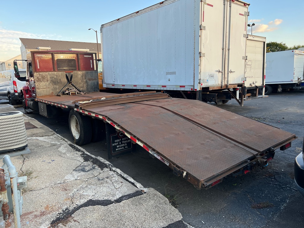 Photo 6 of this INTERNATIONAL 4300
