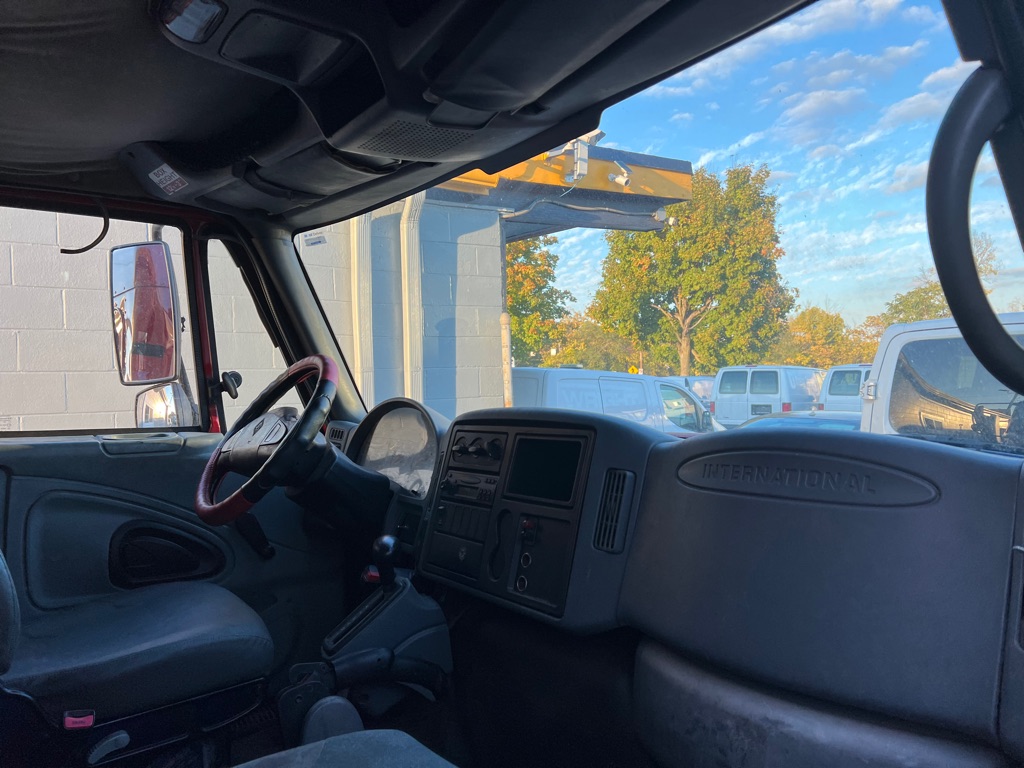 Photo 8 of this INTERNATIONAL 4300