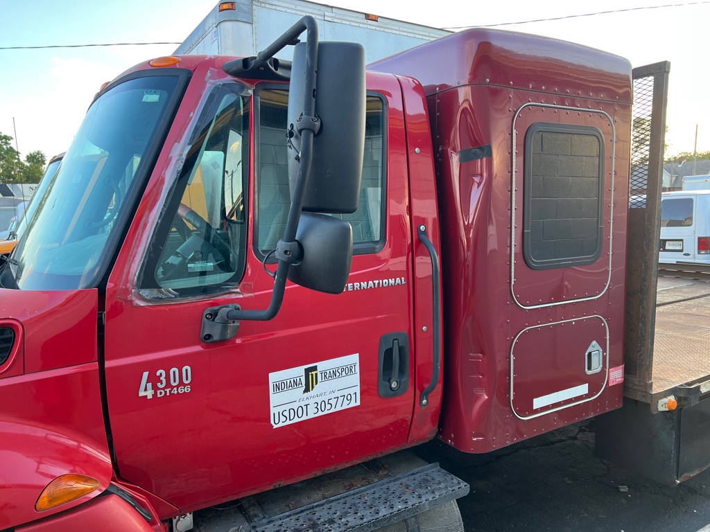 Photo 2 of this INTERNATIONAL 4300
