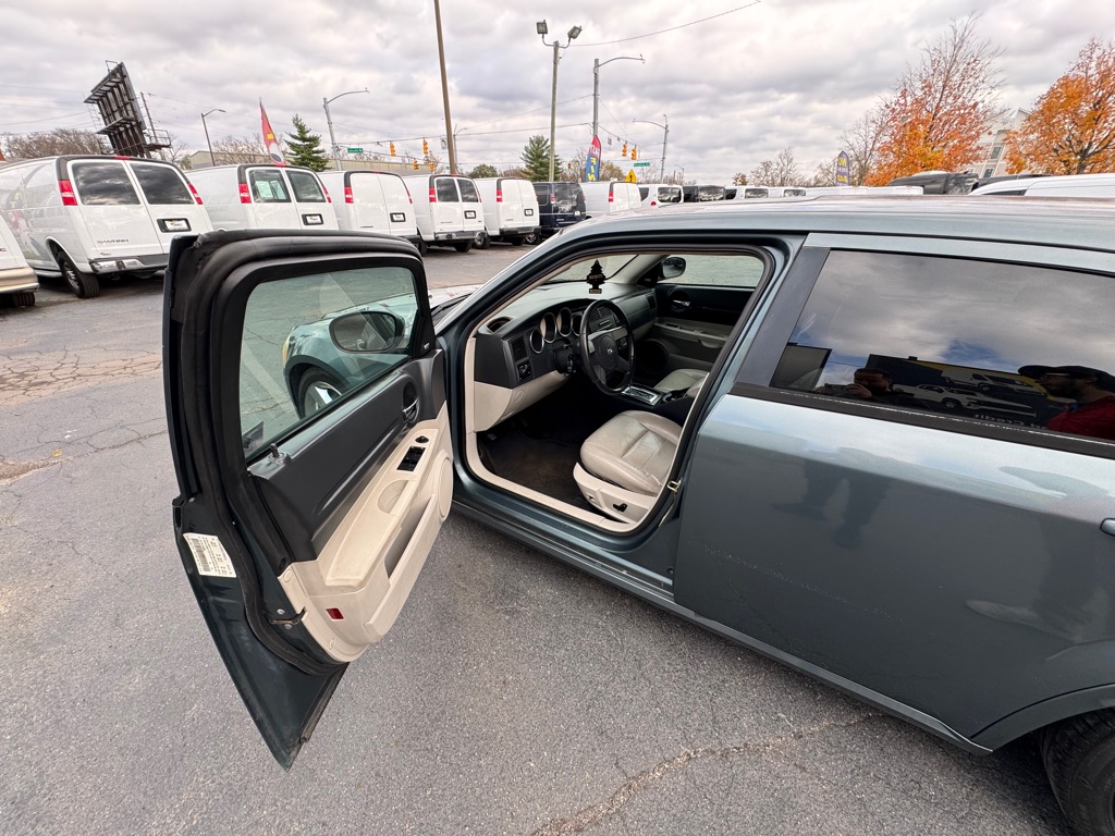 Photo 8 of this DODGE MAGNUM