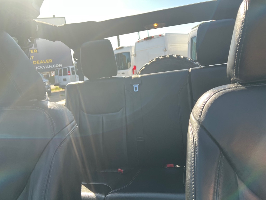 Photo 8 of this JEEP WRANGLER UNLIMI