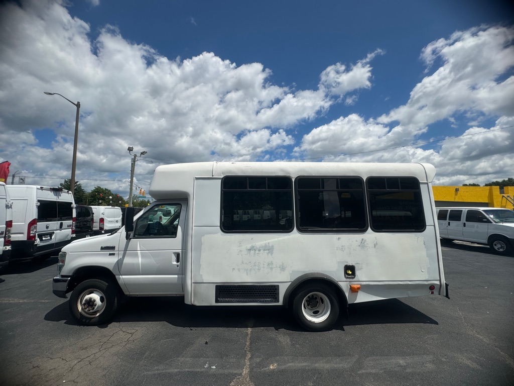 Photo 5 of this FORD ECONOLINE