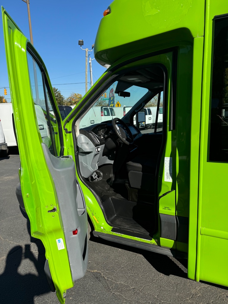 Photo 9 of this FORD TRANSIT