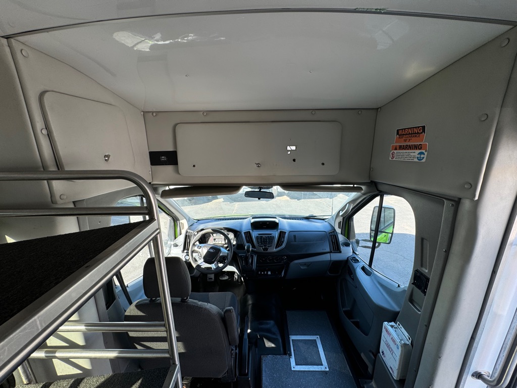 Photo 23 of this FORD TRANSIT