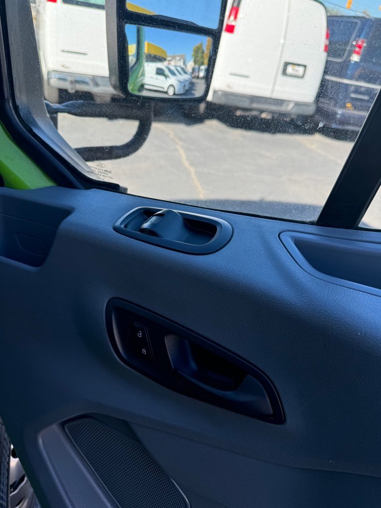 Photo 13 of this FORD TRANSIT