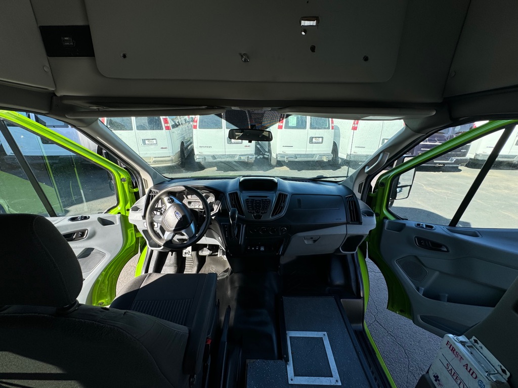 Photo 14 of this FORD TRANSIT