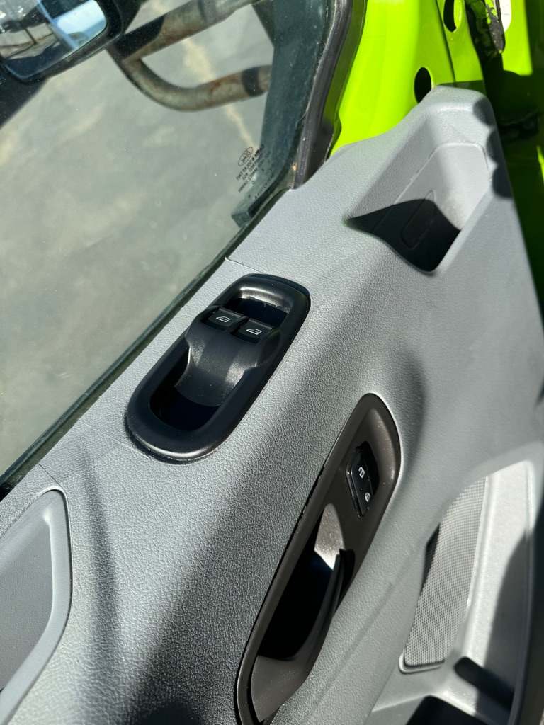 Photo 12 of this FORD TRANSIT