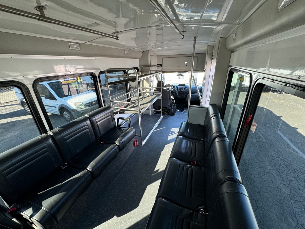 Photo 21 of this FORD TRANSIT