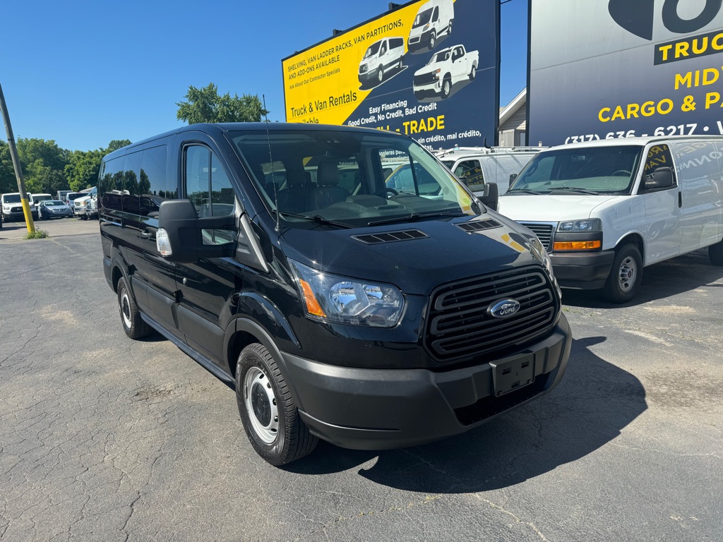 Photo 2 of this FORD TRANSIT