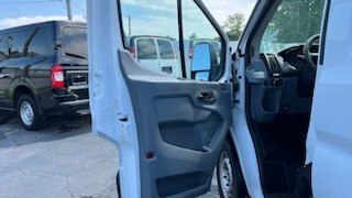 Photo 15 of this FORD TRANSIT