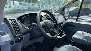 Photo 3 of this FORD TRANSIT