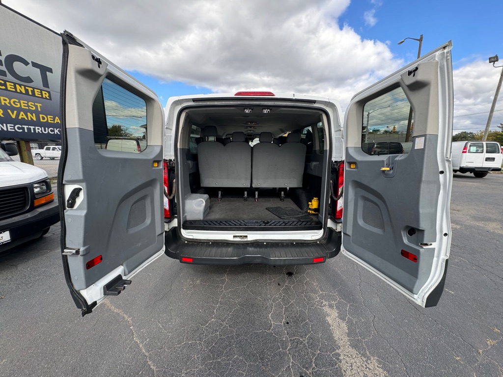 Photo 12 of this FORD TRANSIT
