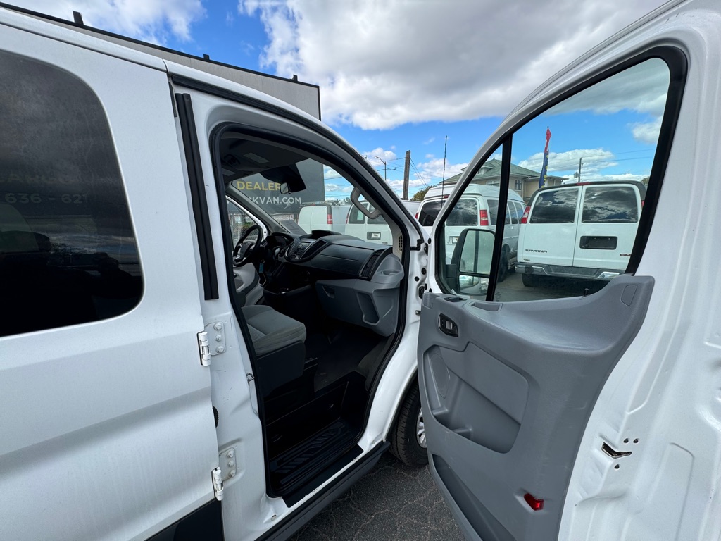 Photo 10 of this FORD TRANSIT