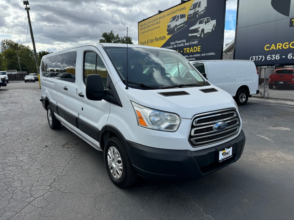 Photo 2 of this FORD TRANSIT