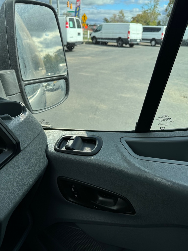 Photo 18 of this FORD TRANSIT