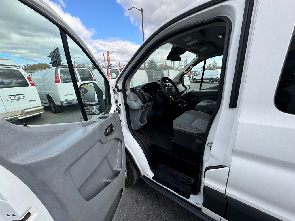 Photo 9 of this FORD TRANSIT