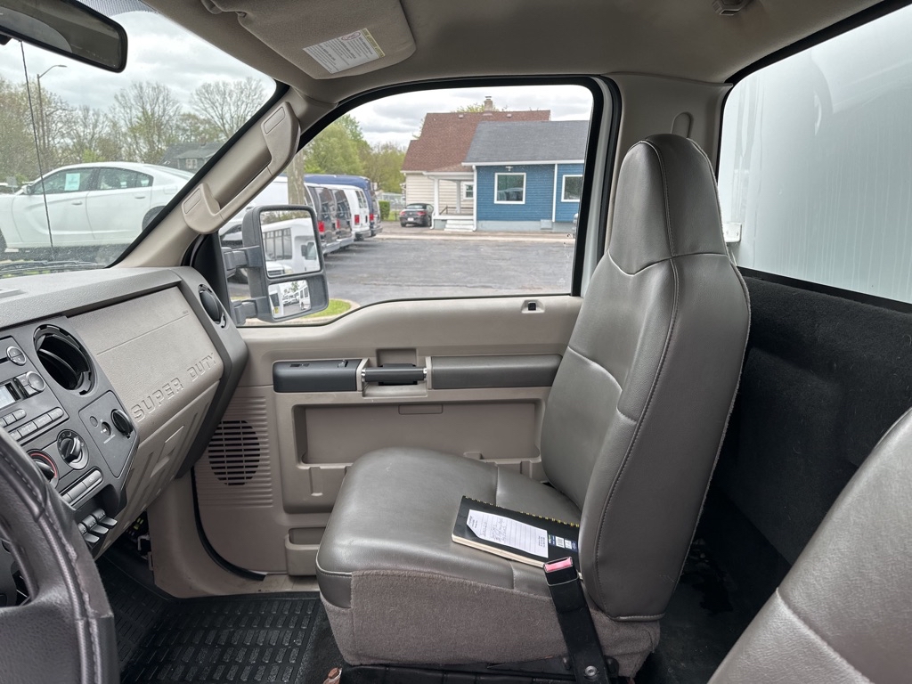 Photo 13 of this FORD F550