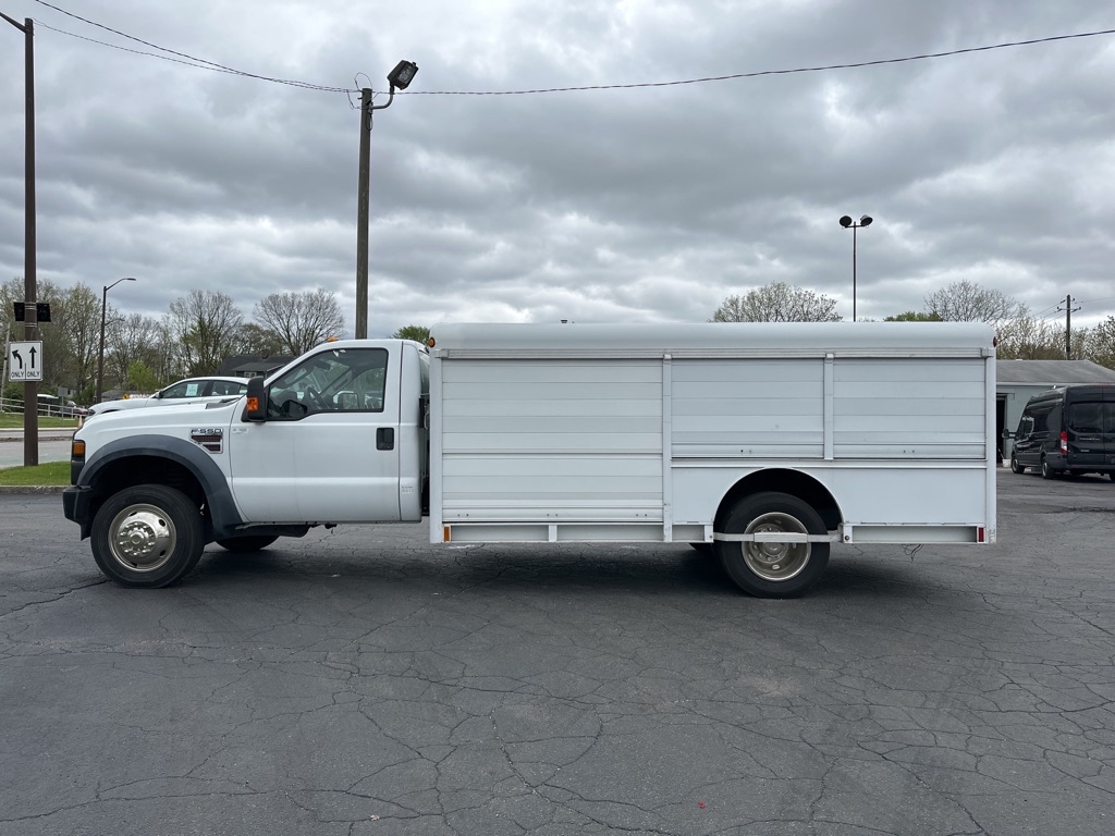 Photo 3 of this FORD F550