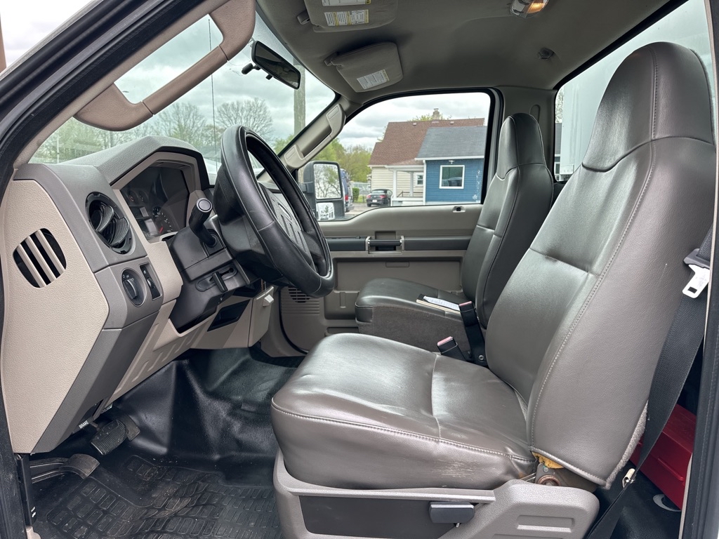 Photo 11 of this FORD F550