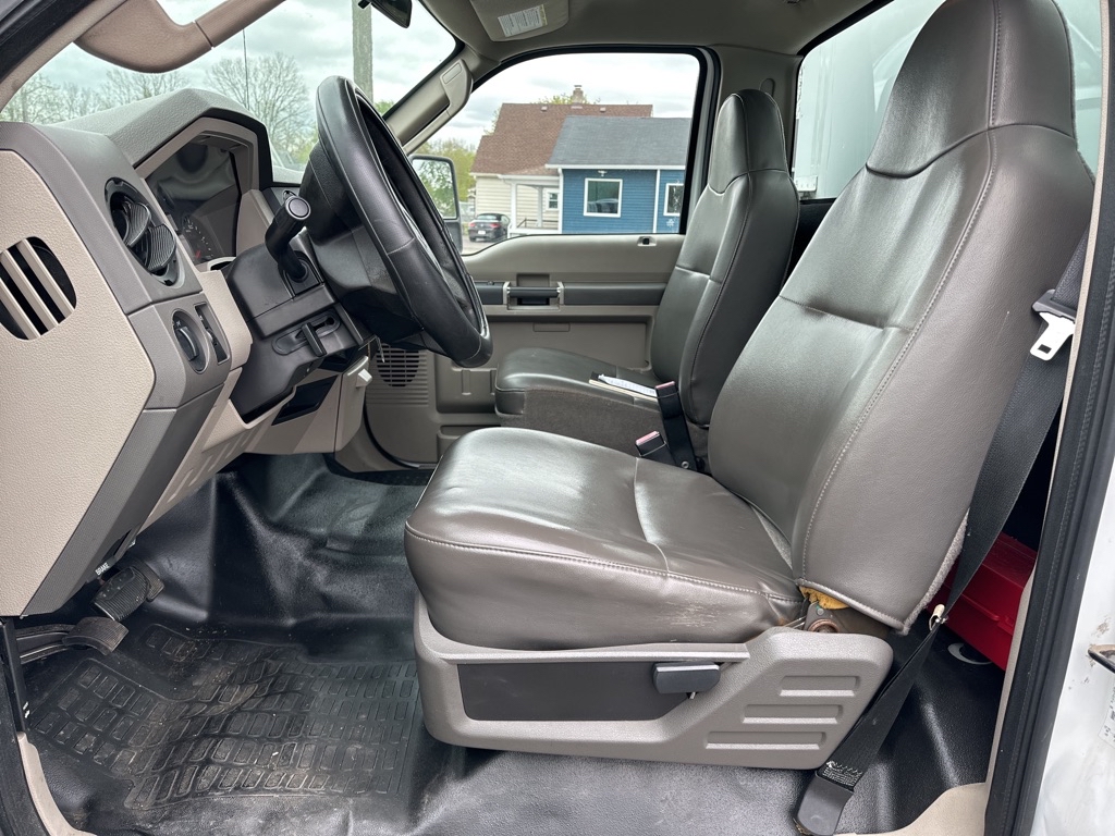 Photo 14 of this FORD F550