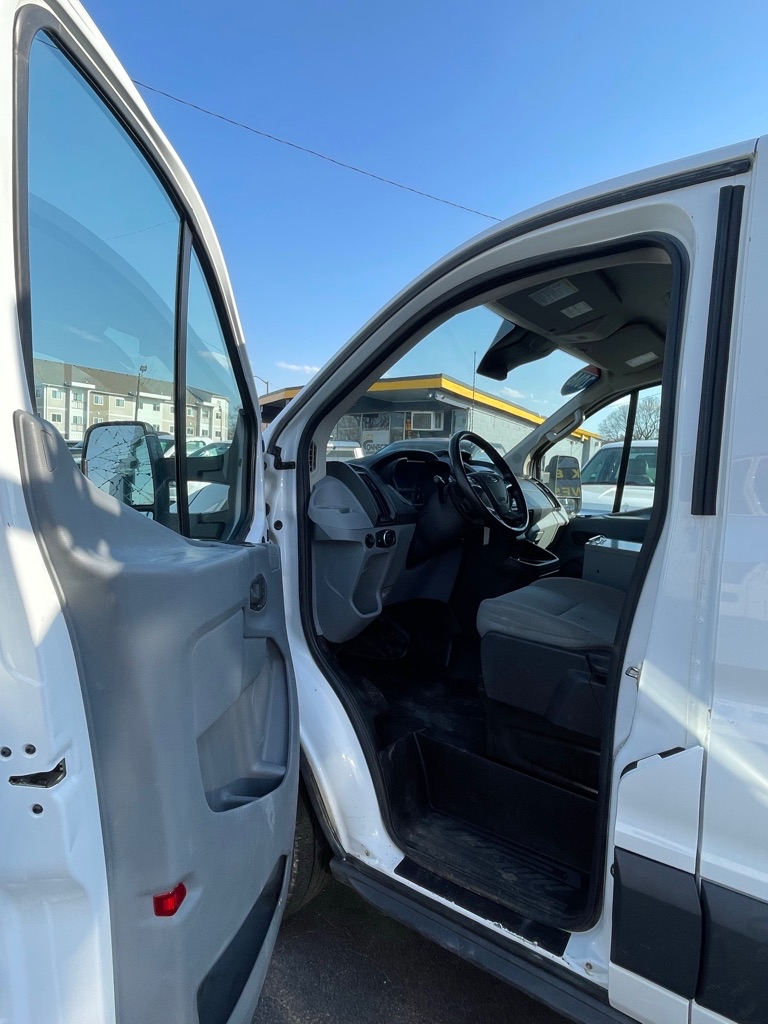 Photo 12 of this FORD TRANSIT