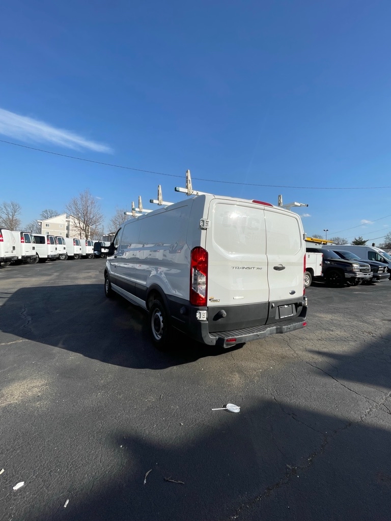 Photo 3 of this FORD TRANSIT