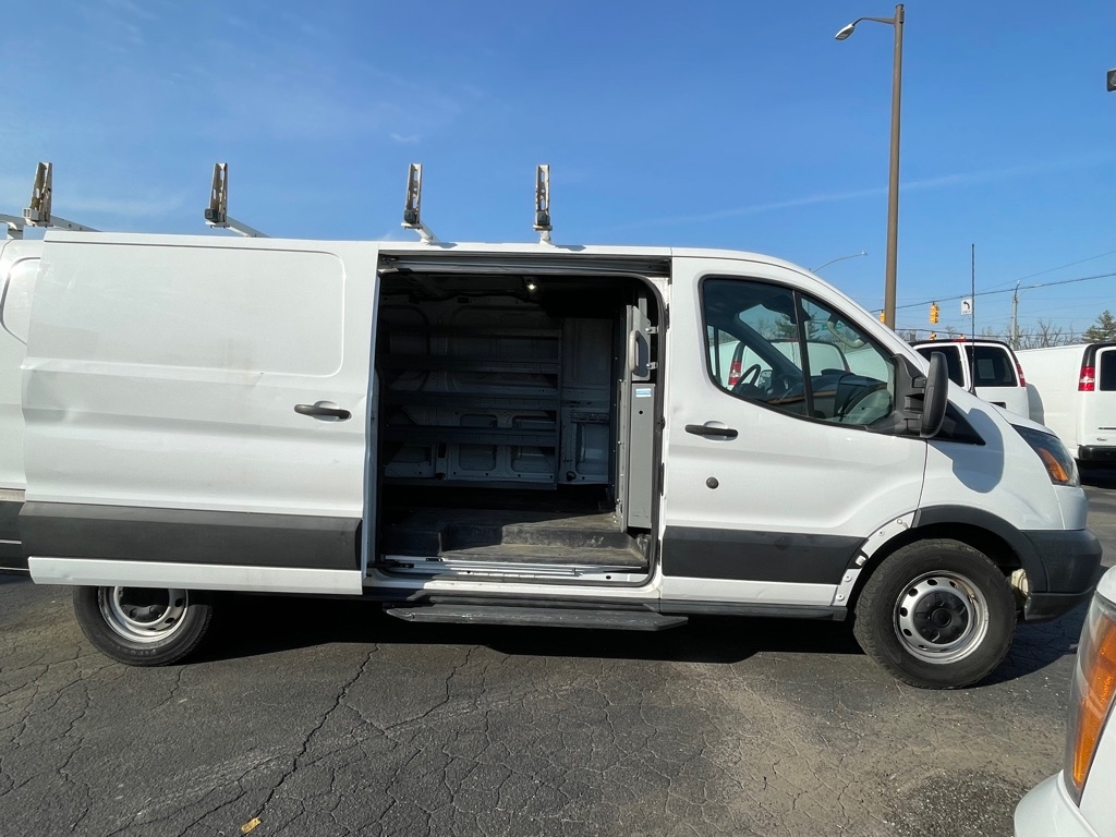 Photo 7 of this FORD TRANSIT