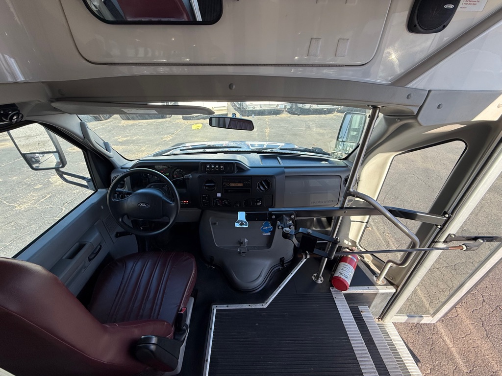 Photo 15 of this FORD ECONOLINE