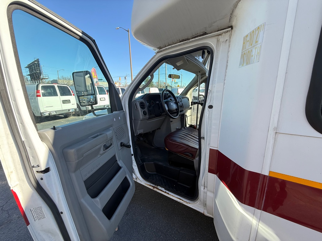 Photo 9 of this FORD ECONOLINE